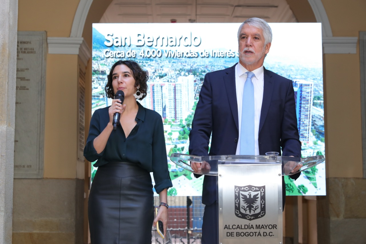 Intervención de Alcalde de Bogotá, Enrique Peñalosa y la Gerente de la ERU, Ursula Ablanque