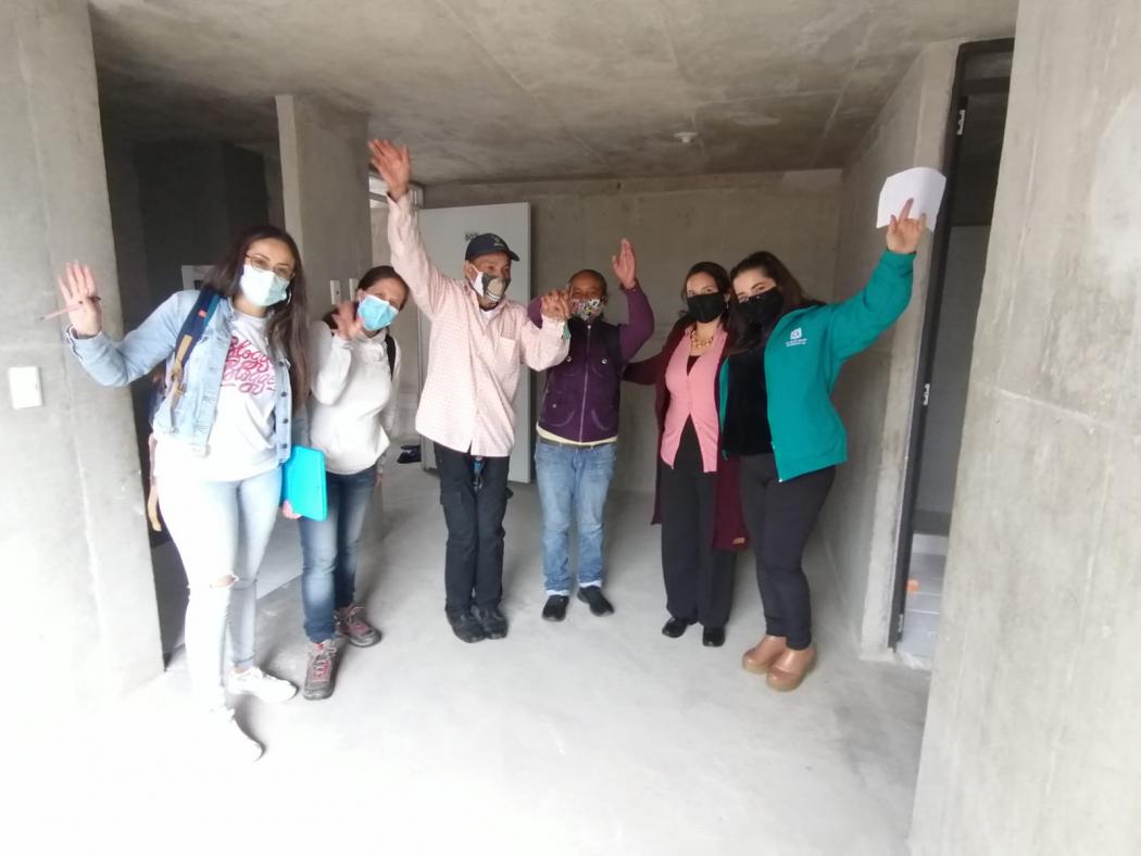 Distrito entrega hogares seguros a familias que vivían en zonas de alto riesgo