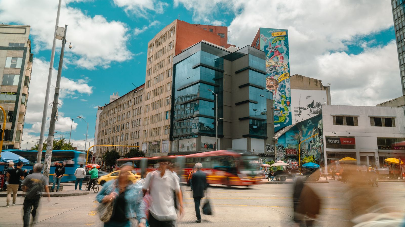 Fotografía en Bogotá transeúntes difuminados