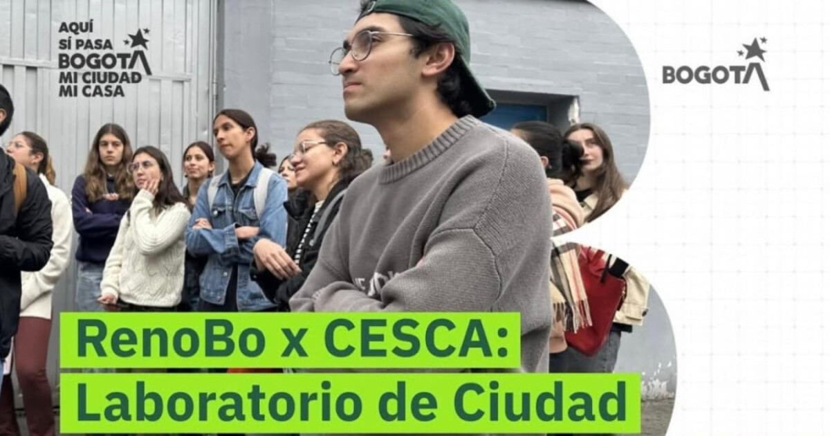Grupo de personas escucha una presentación. En primer plano, una persona con gafas y gorra mira al frente. Texto: “RenoBo x CESCA”.