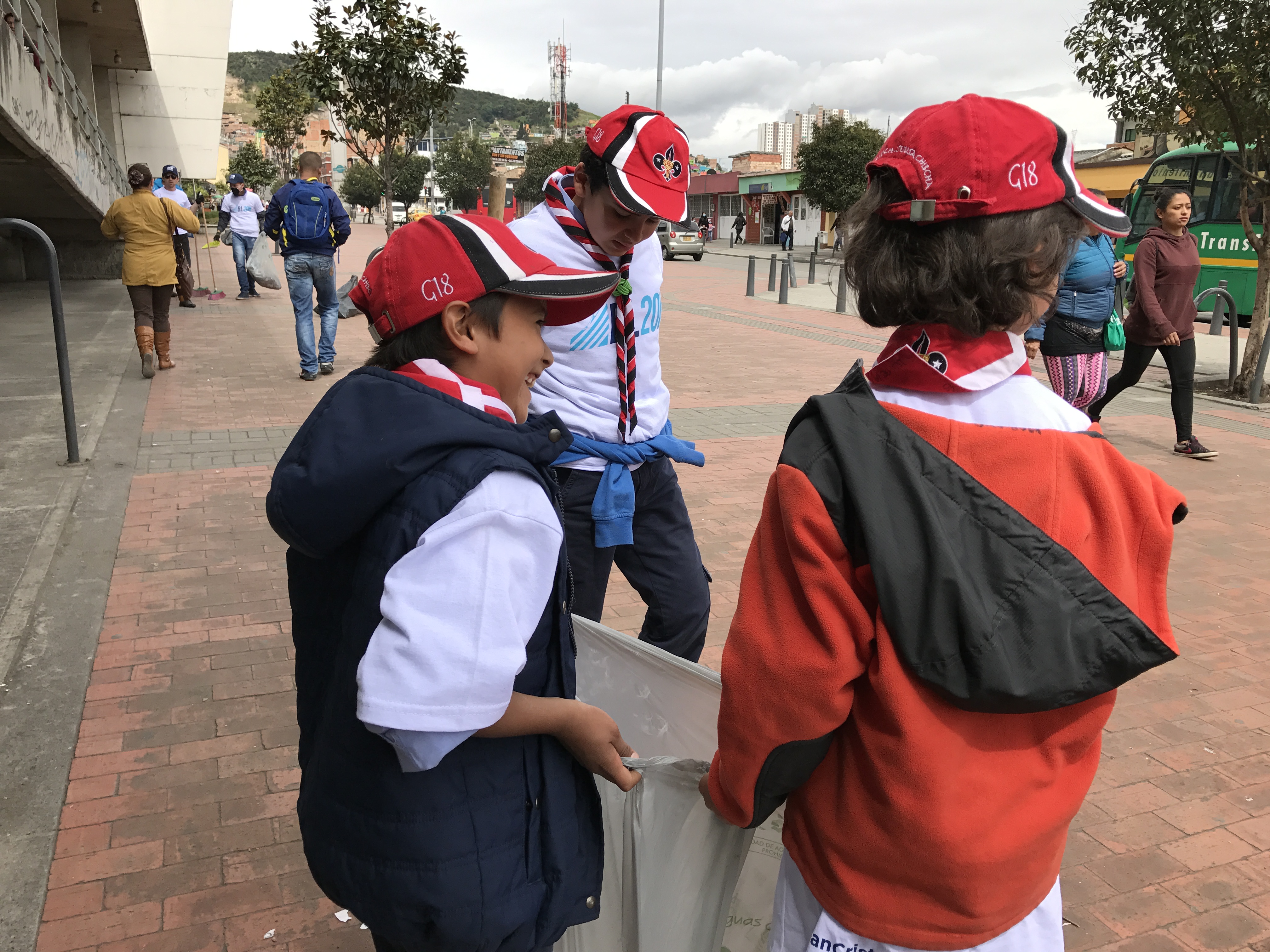 Personal de ERU participando de la campaña Bogotá Limpia 20k