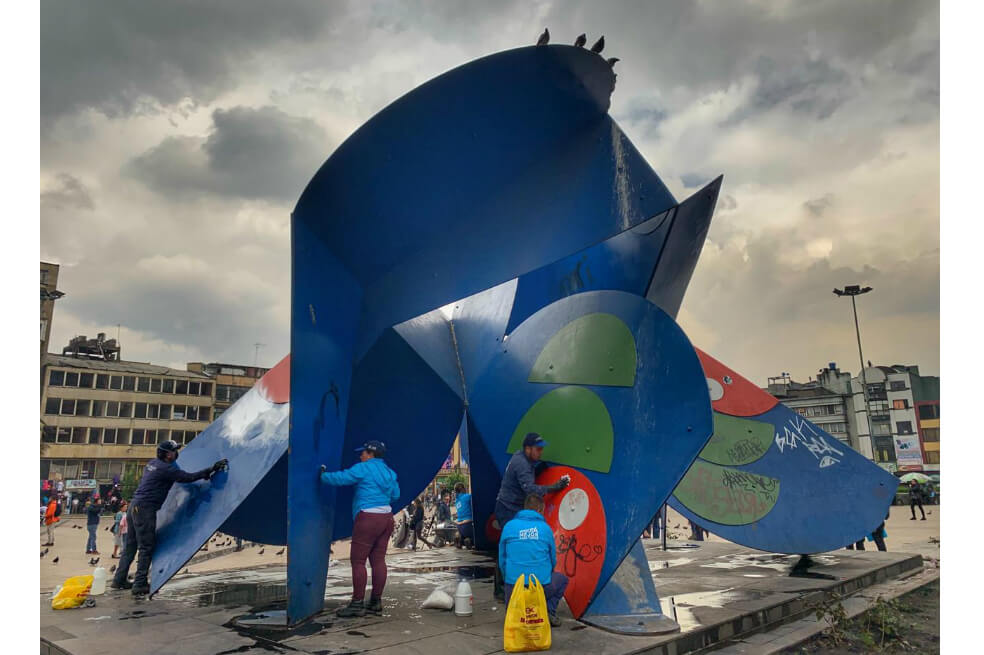 El Distrito entregó en "adopción" al Monumento La Gran Mariposa, de San Victorino | EL ESPECTADOR El Distrito entregó en "adopción" al Monumento La Gran Mariposa, de San Victorino | EL ESPECTADOR